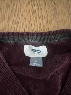 Old Navy Men's Maroon V-Neck Sweater